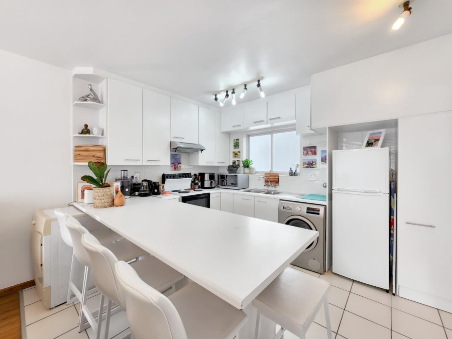 To Let 1 Bedroom Property for Rent in Sea Point Western Cape